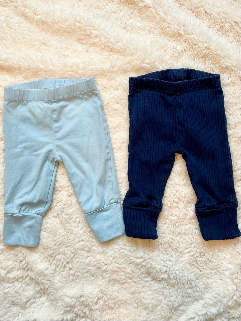 Monica + andy 2-Pack Hello Baby Pants / organic
Navy / light blue / newborn size